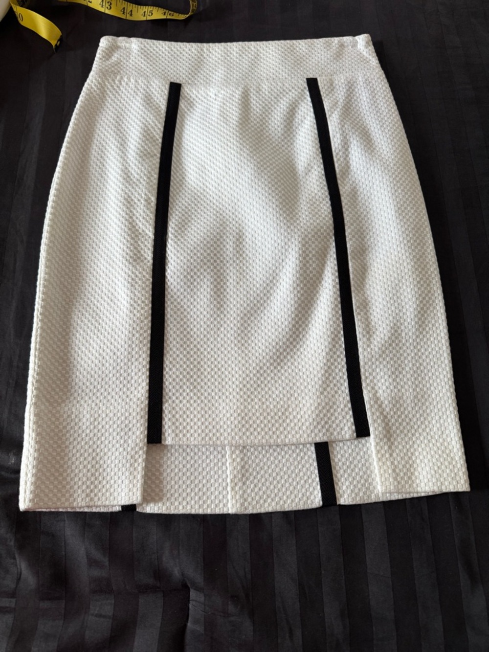 Ann Taylor White Textured Pencil Skirt with Black Trim